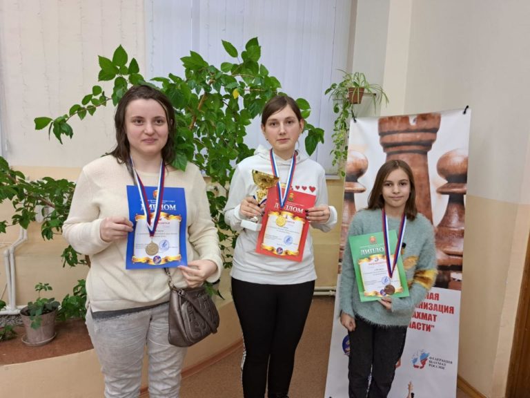 Семён штампует победы за доской