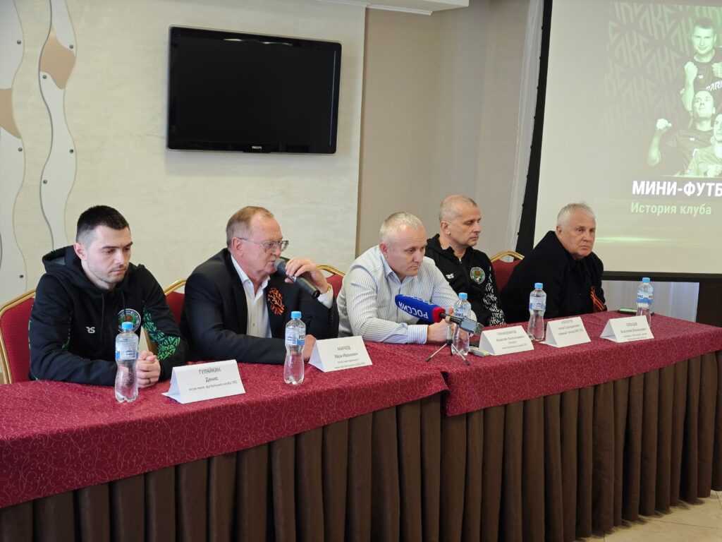 В липецком футзале строят пирамиду