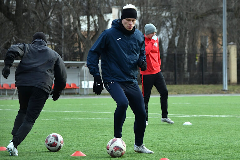 Возвращенцы и форвард одного сезона
