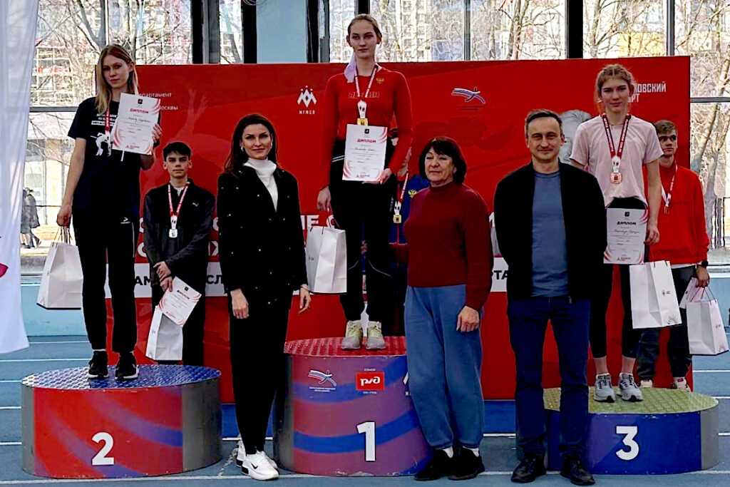 Медали прыгуньи и толкательницы