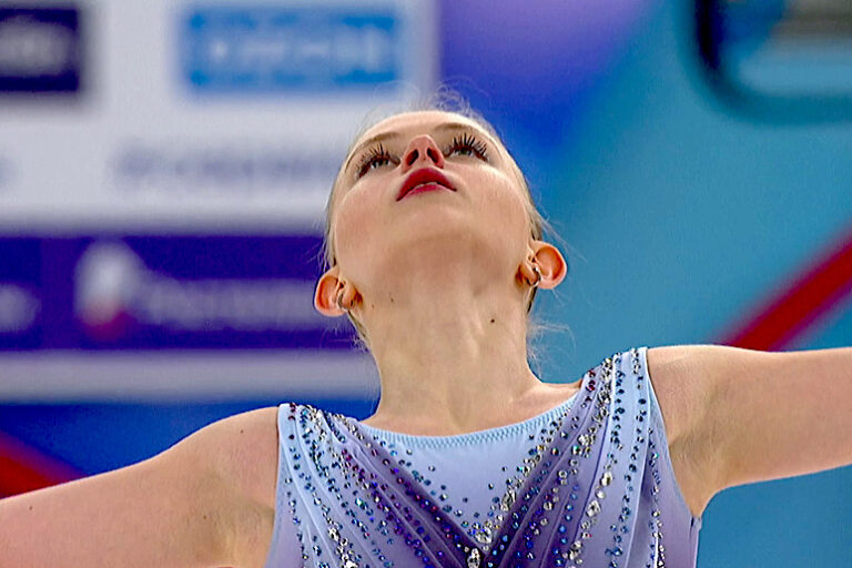 Елена хороша везде: от «Южного бриза» до Северной Пальмиры (видео)