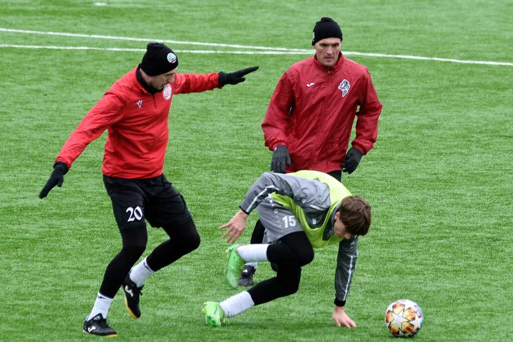 Пропустили по два, забили по-разному
