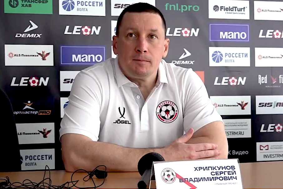 Хрипунков признал, что разгром не по игре. Чернухин посетовал на два быстрых гола