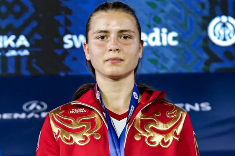 Бронза с флагом России на груди (видео)