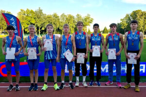 Два пьедестала на 16 бегунов