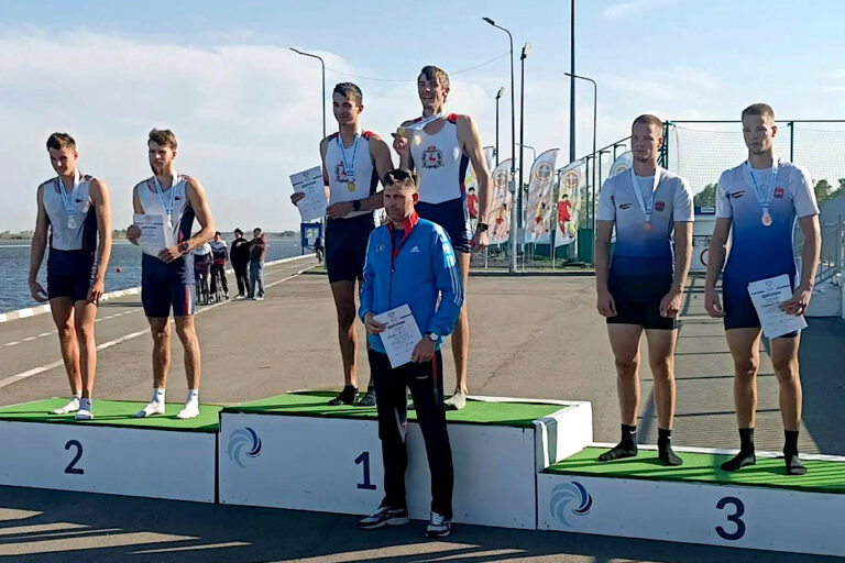 Юниоры без золота, юниорки без медалей
